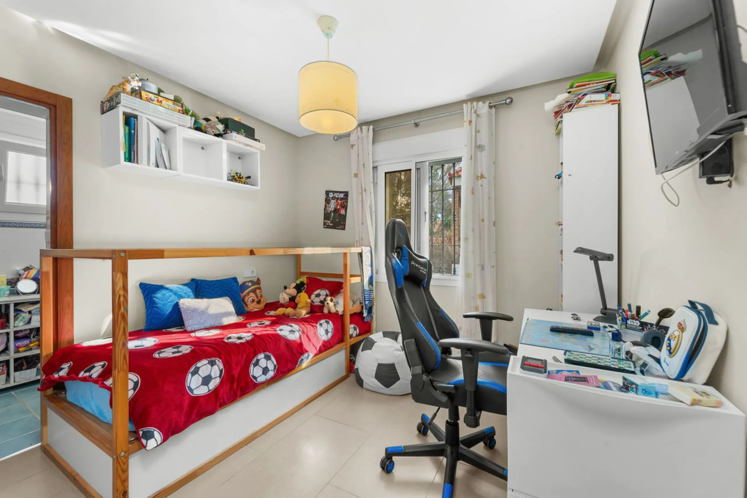 Charming detached villa located in the exclusive and highly sought-after Sohail area of Fuengirola!!