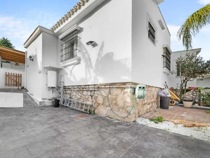 Charming detached villa located in the exclusive and highly sought-after Sohail area of Fuengirola!!