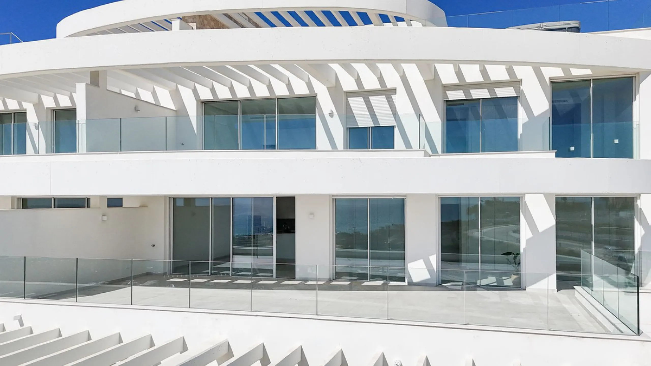 Brand new 3-bedroom apartment with sea views in La Cala de Mijas