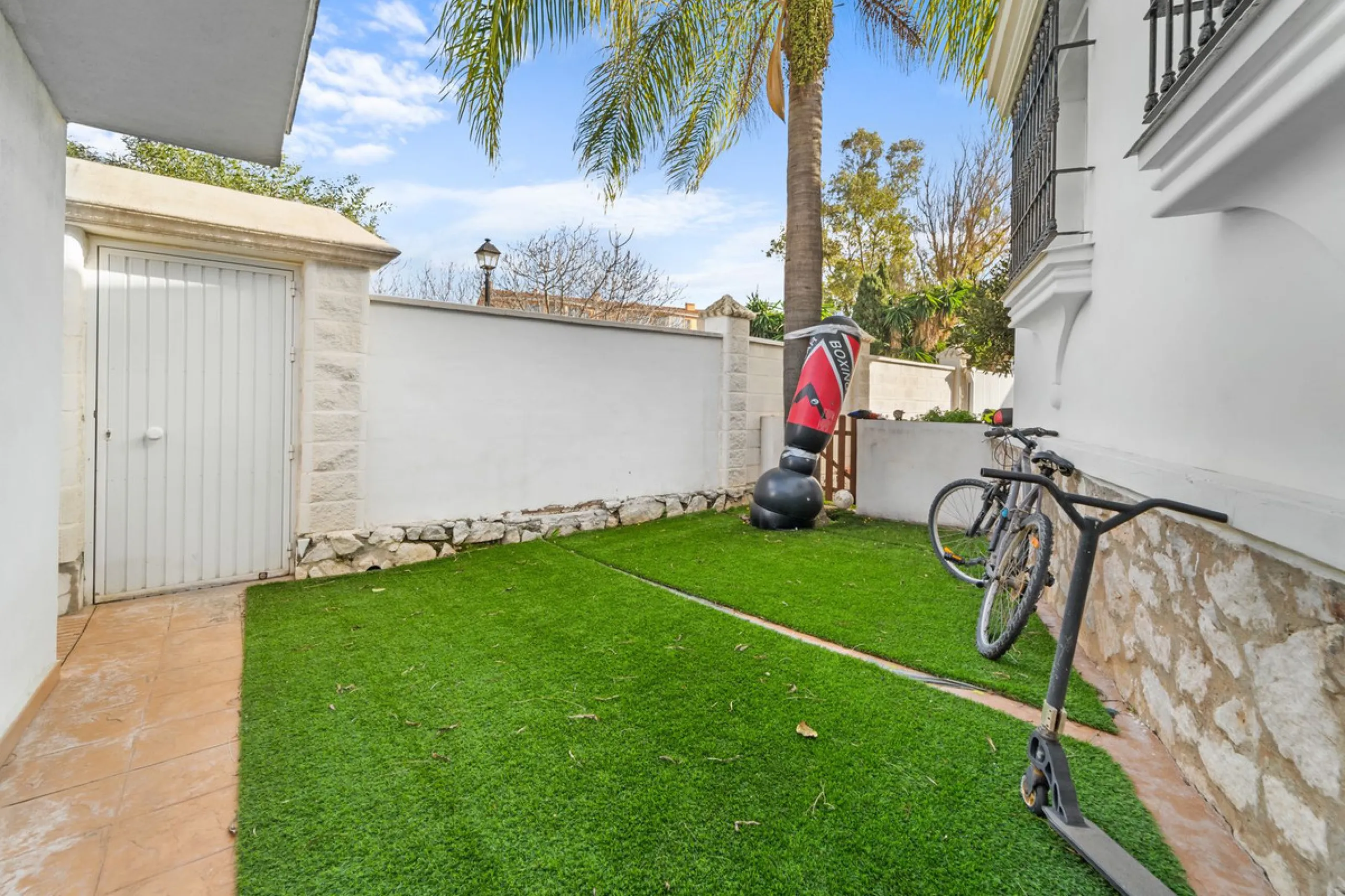 Charming detached villa located in the exclusive and highly sought-after Sohail area of Fuengirola!!