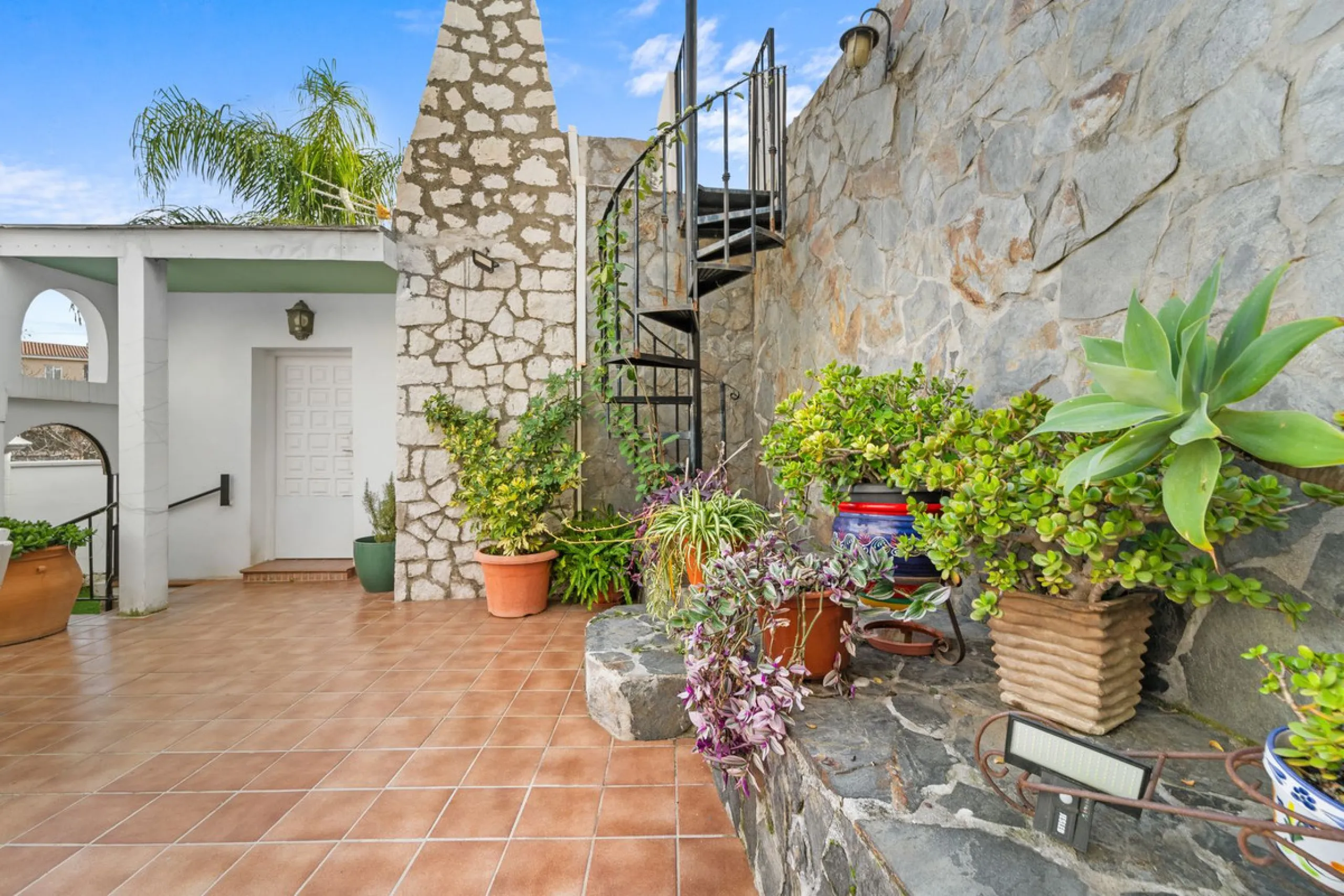 Charming detached villa located in the exclusive and highly sought-after Sohail area of Fuengirola!!