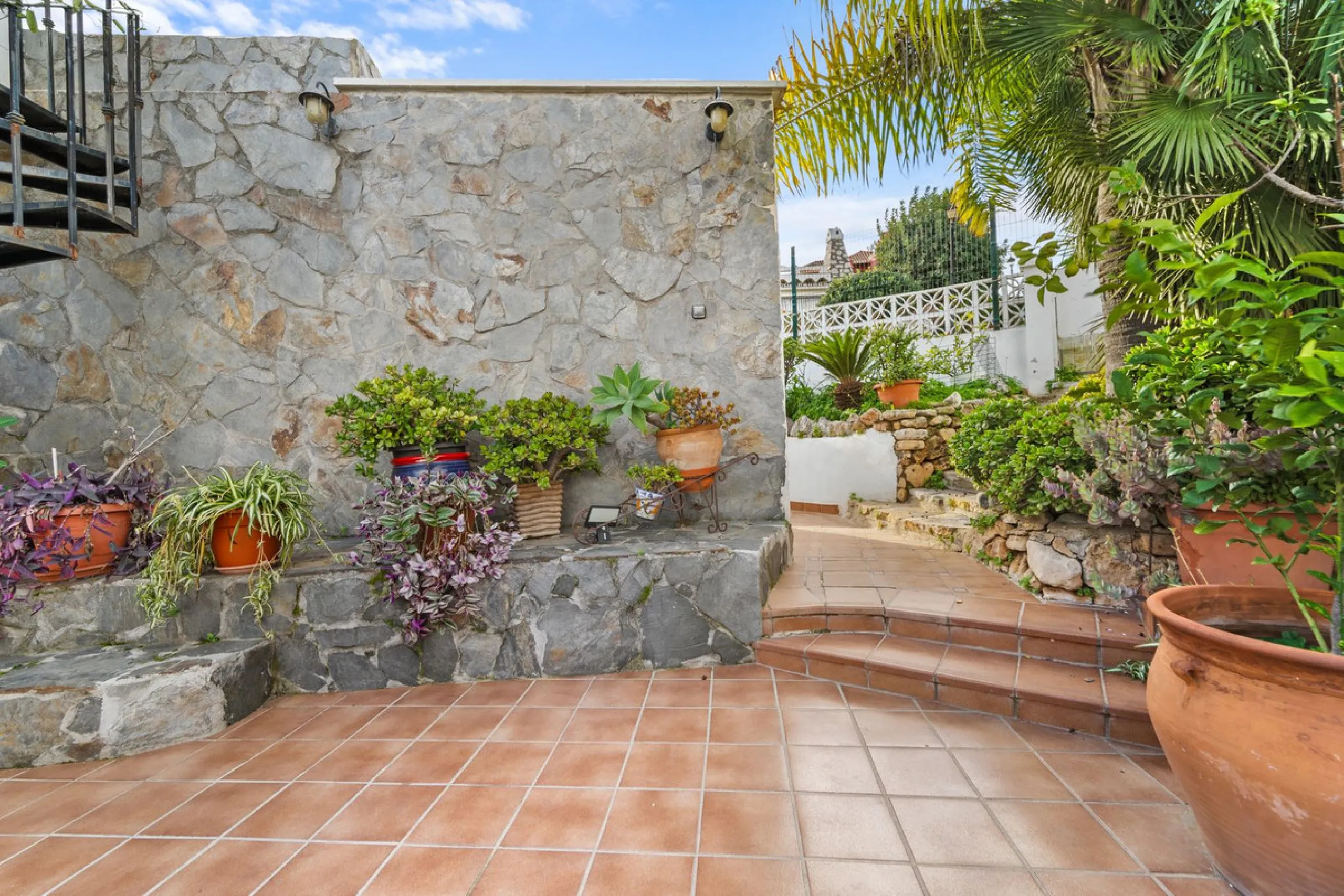 Charming detached villa located in the exclusive and highly sought-after Sohail area of Fuengirola!!
