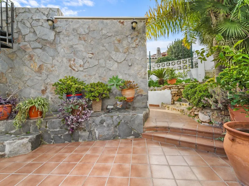 Charming detached villa located in the exclusive and highly sought-after Sohail area of Fuengirola!!