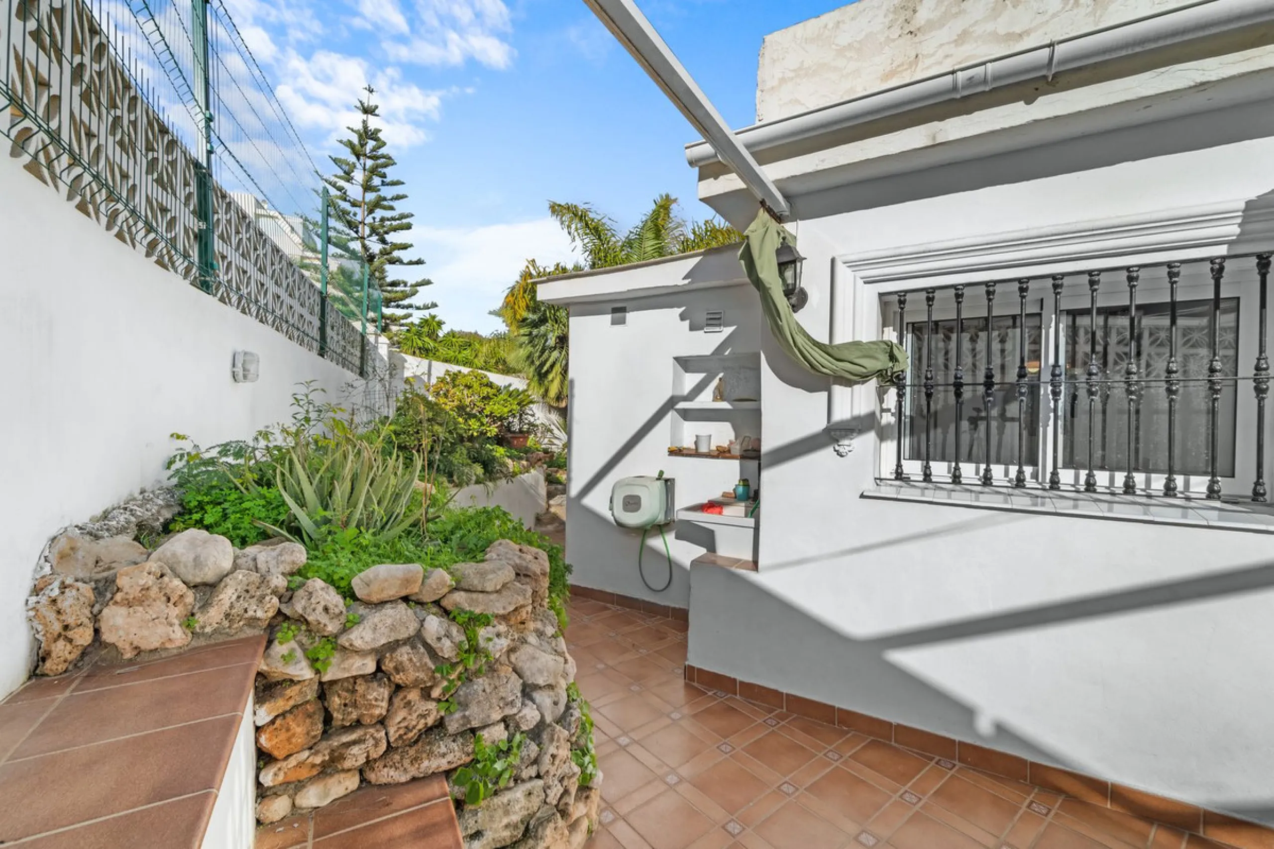 Charming detached villa located in the exclusive and highly sought-after Sohail area of Fuengirola!!