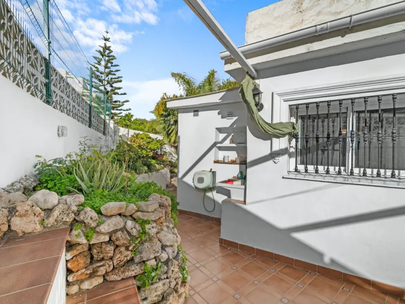 Charming detached villa located in the exclusive and highly sought-after Sohail area of Fuengirola!!