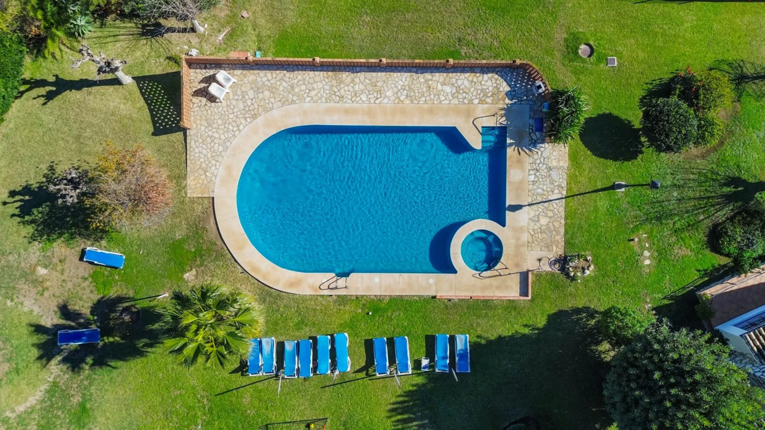 Charming detached villa located in the exclusive and highly sought-after Sohail area of Fuengirola!!