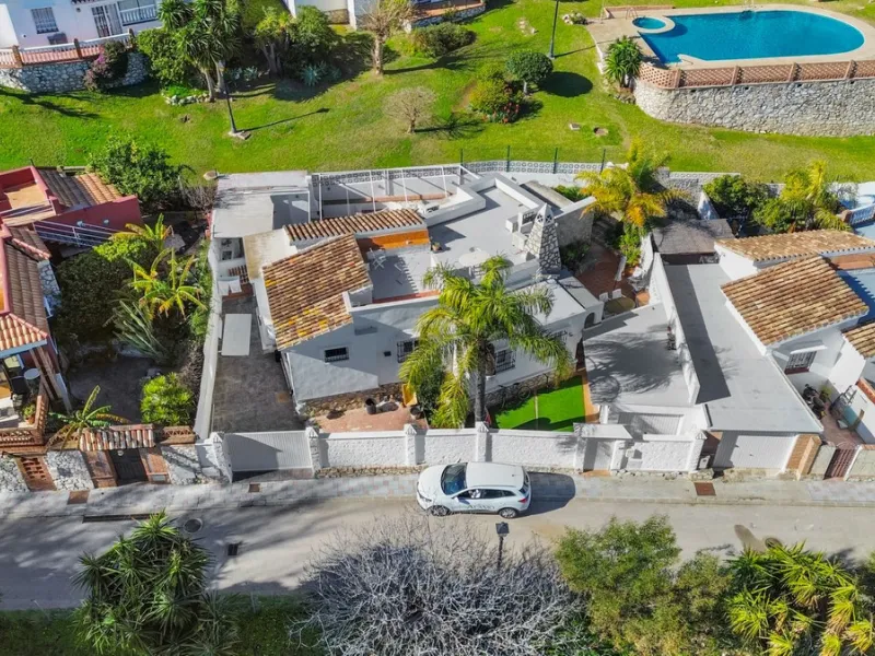 Charming detached villa located in the exclusive and highly sought-after Sohail area of Fuengirola!!