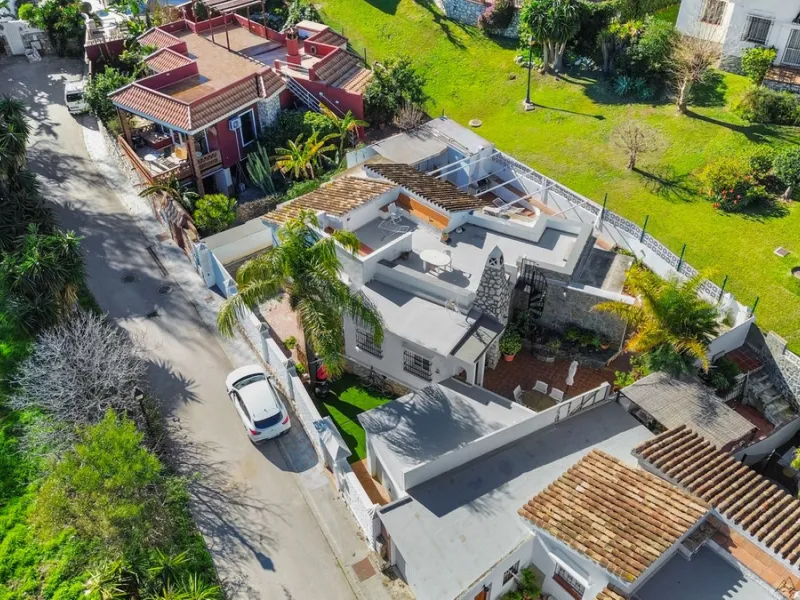 Charming detached villa located in the exclusive and highly sought-after Sohail area of Fuengirola!!