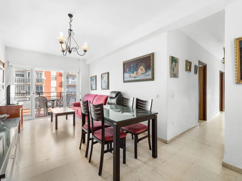 Apartment - Middle Floor Apartment в продаже в Fuengirola, Málaga. В доме 3 спален и 2 ванных комнат. Площадь дома 108 м²