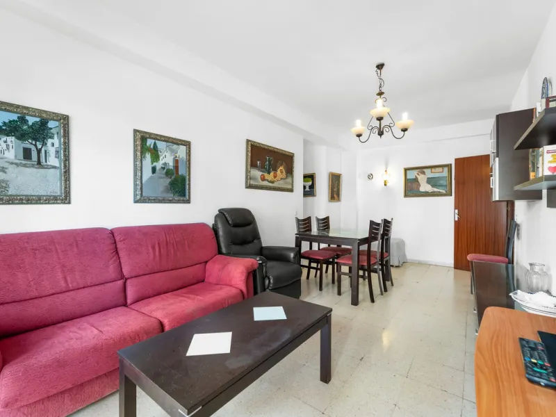Apartment - Middle Floor Apartment в продаже в Fuengirola, Málaga. В доме 3 спален и 2 ванных комнат. Площадь дома 108 м²