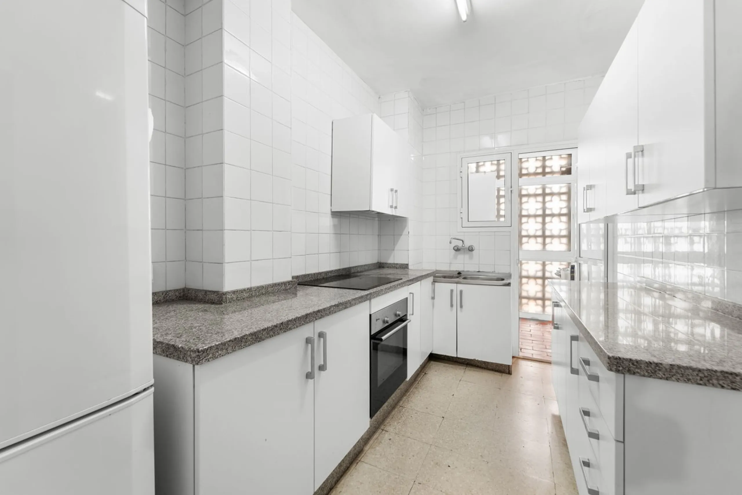 Apartment - Middle Floor Apartment в продаже в Fuengirola, Málaga. В доме 3 спален и 2 ванных комнат. Площадь дома 108 м²