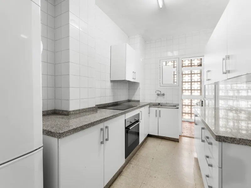 Apartment - Middle Floor Apartment в продаже в Fuengirola, Málaga. В доме 3 спален и 2 ванных комнат. Площадь дома 108 м²