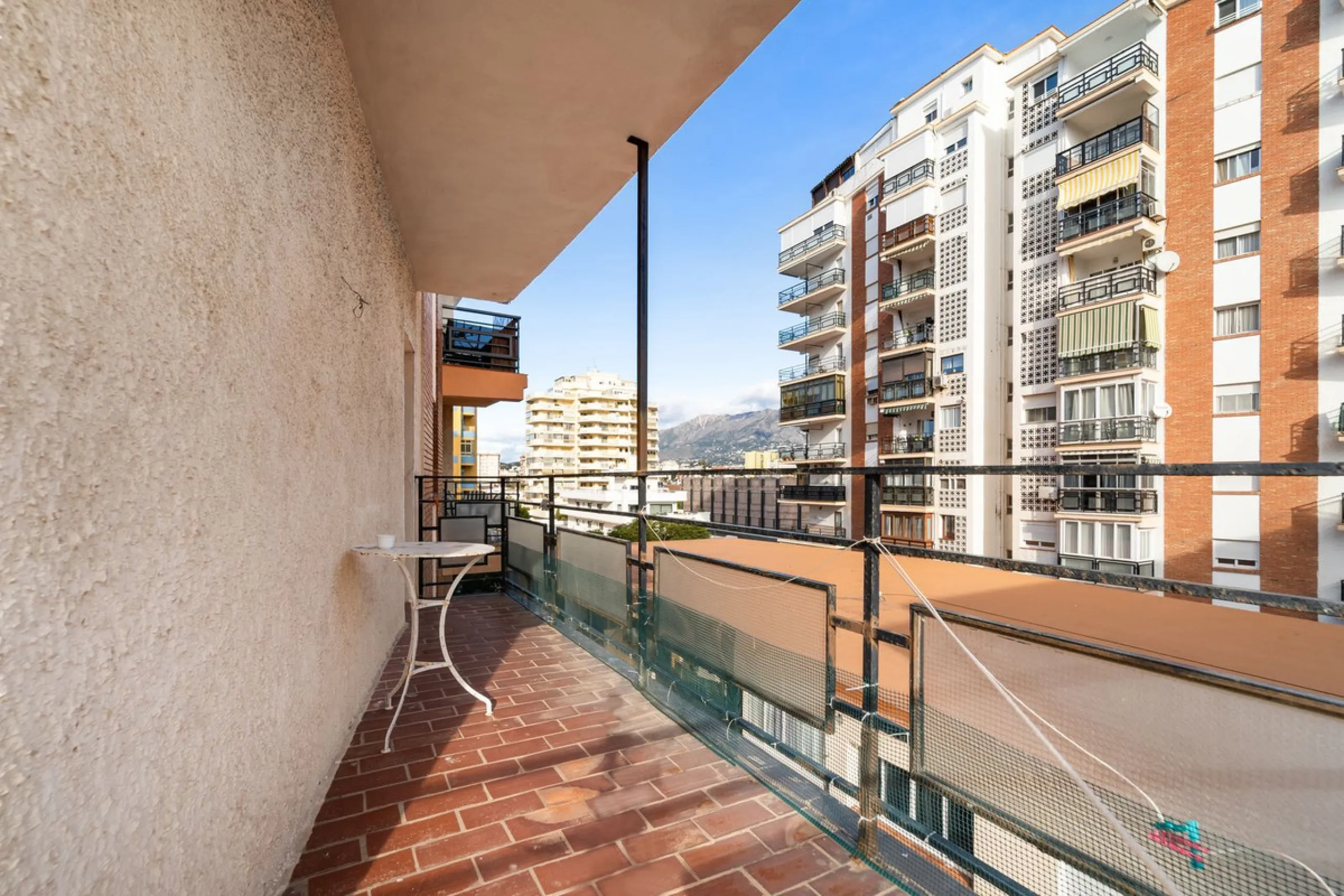 Apartment - Middle Floor Apartment в продаже в Fuengirola, Málaga. В доме 3 спален и 2 ванных комнат. Площадь дома 108 м²