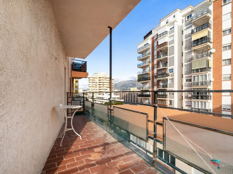 Apartment - Middle Floor Apartment в продаже в Fuengirola, Málaga. В доме 3 спален и 2 ванных комнат. Площадь дома 108 м²