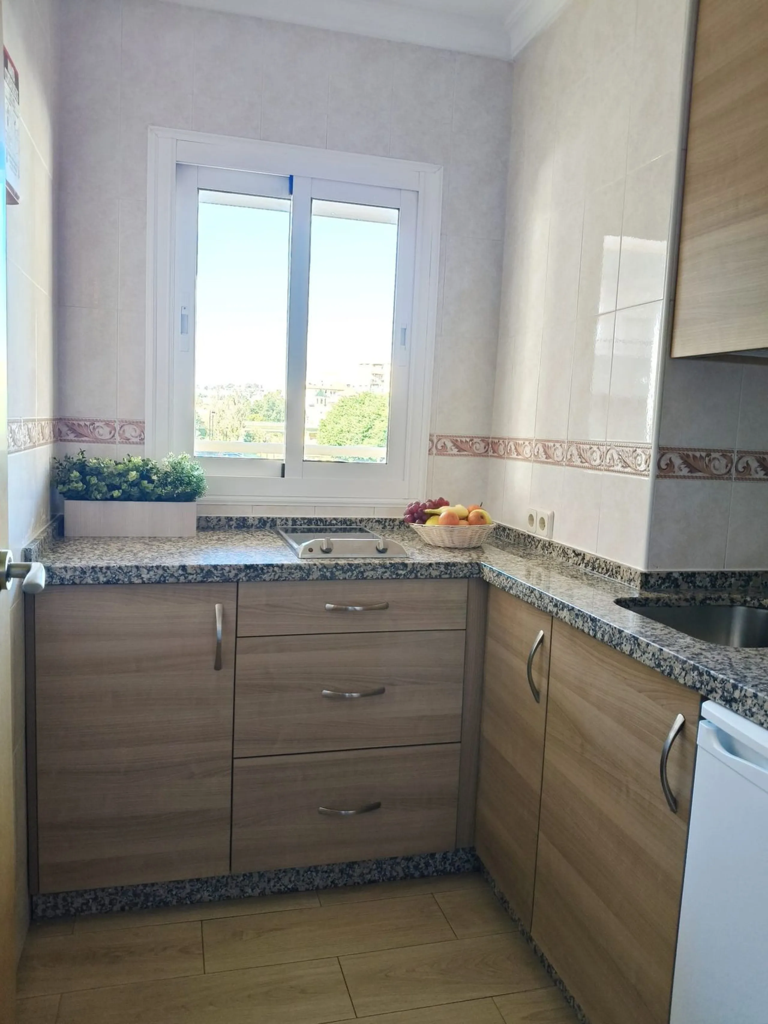 Apartment - Middle Floor Apartment в продаже в Fuengirola, Málaga. В доме 2 спален и 1 ванных комнат. Площадь дома 86 м²