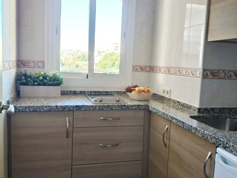Apartment - Middle Floor Apartment в продаже в Fuengirola, Málaga. В доме 2 спален и 1 ванных комнат. Площадь дома 86 м²