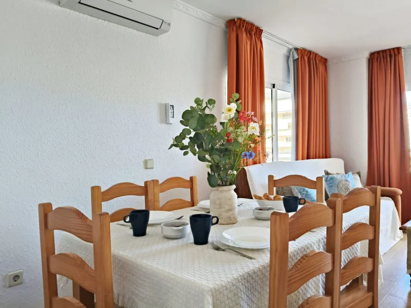 Apartment - Middle Floor Apartment в продаже в Fuengirola, Málaga. В доме 2 спален и 1 ванных комнат. Площадь дома 86 м²