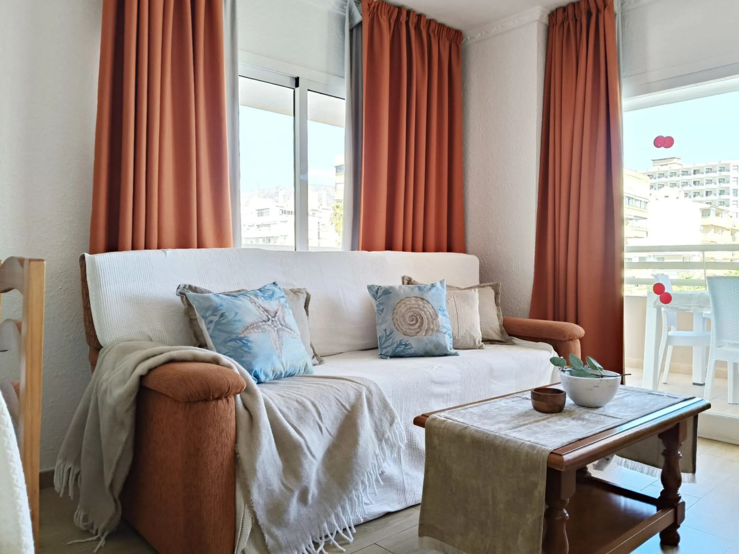 Apartment - Middle Floor Apartment в продаже в Fuengirola, Málaga. В доме 2 спален и 1 ванных комнат. Площадь дома 86 м²