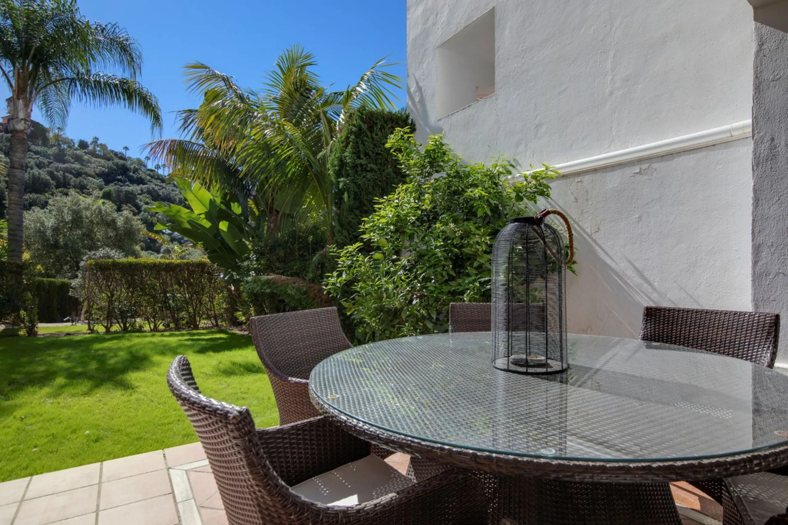 Beautifully maintained and move-in ready, this ground-floor apartment is located in Las Torres de Los Arqueros, one of the most established and well-kept communities within Los Arqueros.