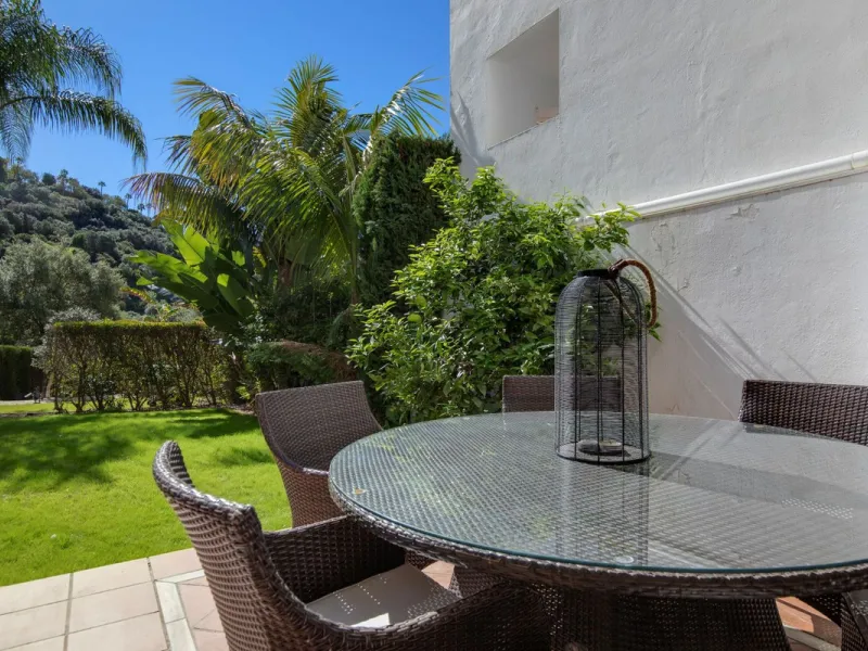 Beautifully maintained and move-in ready, this ground-floor apartment is located in Las Torres de Los Arqueros, one of the most established and well-kept communities within Los Arqueros.