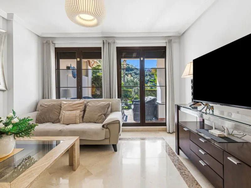 Beautifully maintained and move-in ready, this ground-floor apartment is located in Las Torres de Los Arqueros, one of the most established and well-kept communities within Los Arqueros.