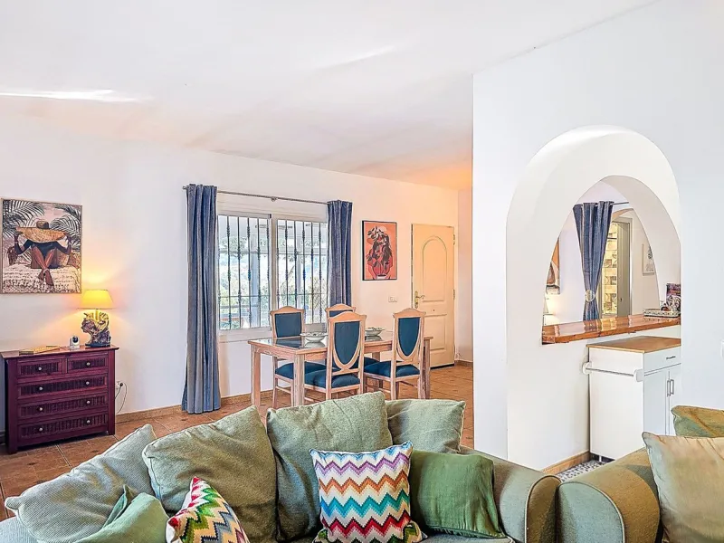 Beautiful Country House with Separated Apartment and Views of the Villages of Cómpeta and Canillas de Albaida.