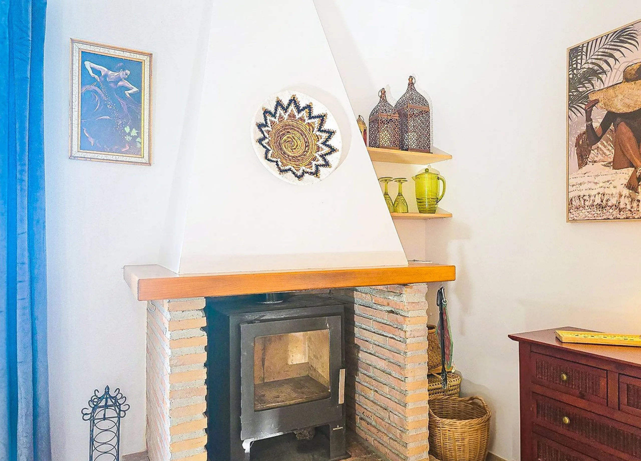 Beautiful Country House with Separated Apartment and Views of the Villages of Cómpeta and Canillas de Albaida.