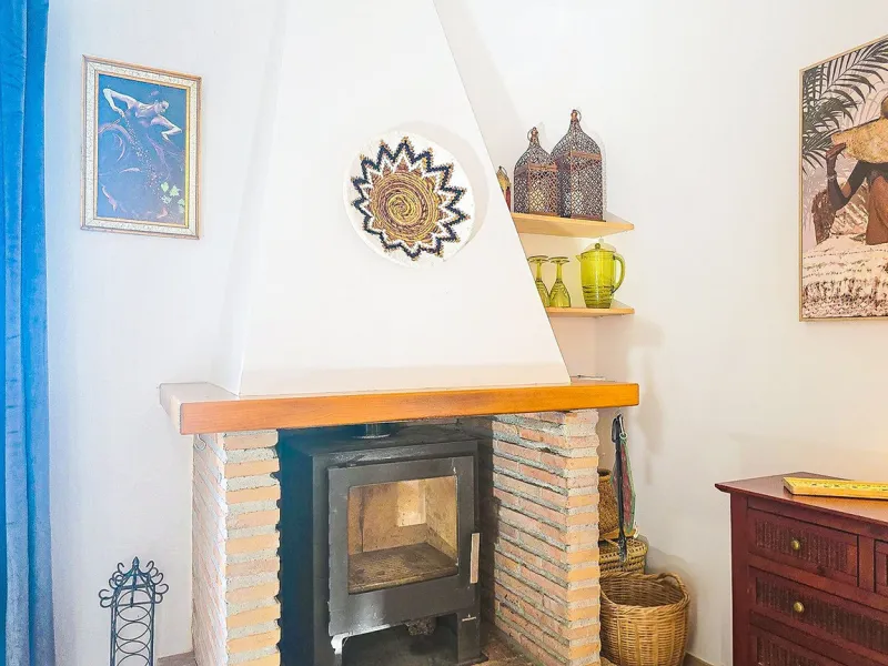 Beautiful Country House with Separated Apartment and Views of the Villages of Cómpeta and Canillas de Albaida.