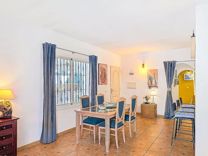 Beautiful Country House with Separated Apartment and Views of the Villages of Cómpeta and Canillas de Albaida.