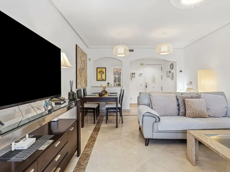 Beautifully maintained and move-in ready, this ground-floor apartment is located in Las Torres de Los Arqueros, one of the most established and well-kept communities within Los Arqueros.