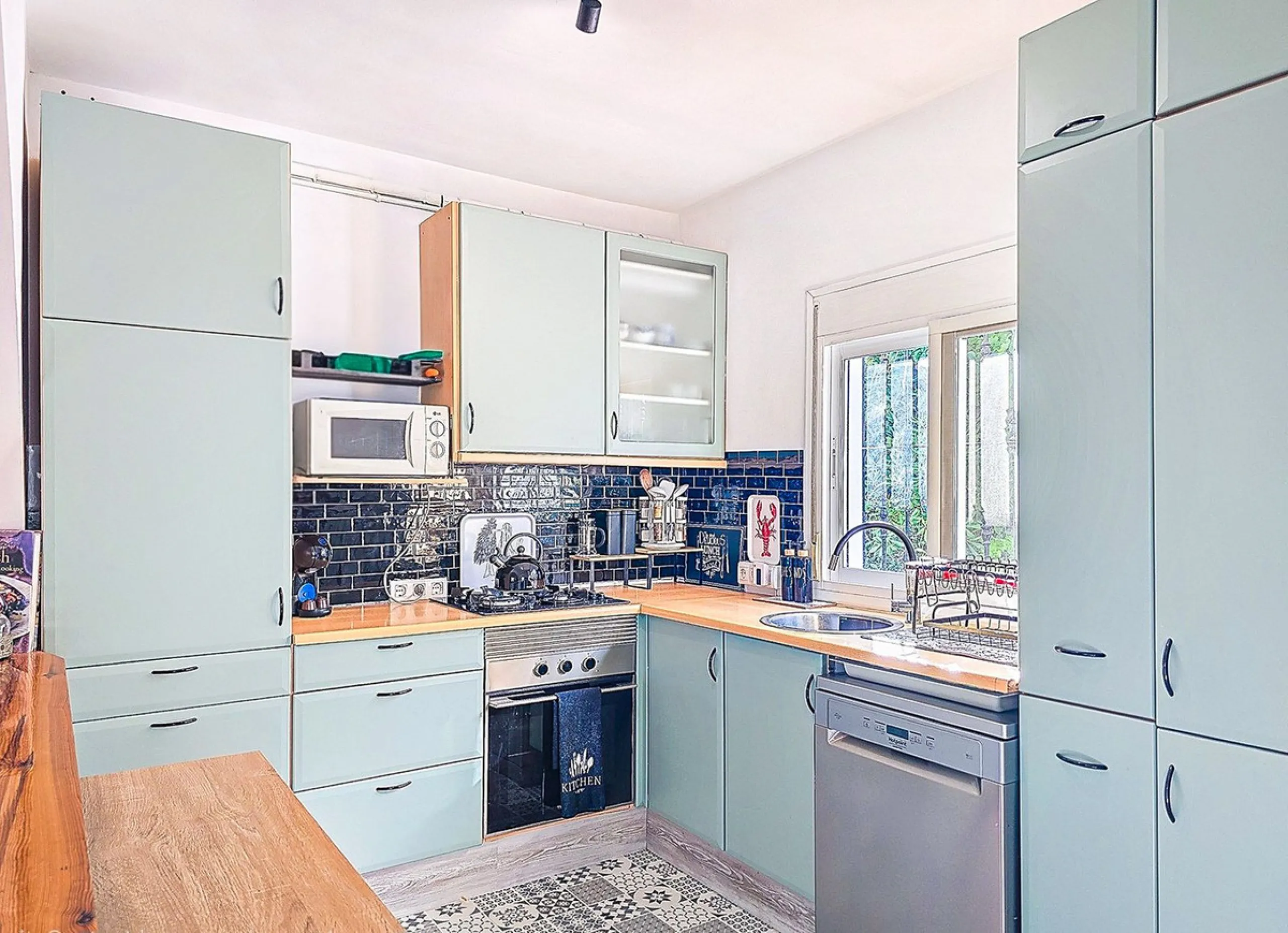 Beautiful Country House with Separated Apartment and Views of the Villages of Cómpeta and Canillas de Albaida.