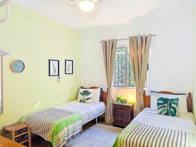 Beautiful Country House with Separated Apartment and Views of the Villages of Cómpeta and Canillas de Albaida.