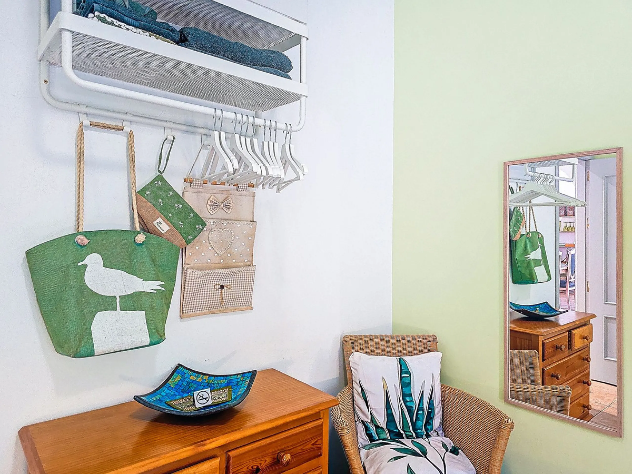Beautiful Country House with Separated Apartment and Views of the Villages of Cómpeta and Canillas de Albaida.