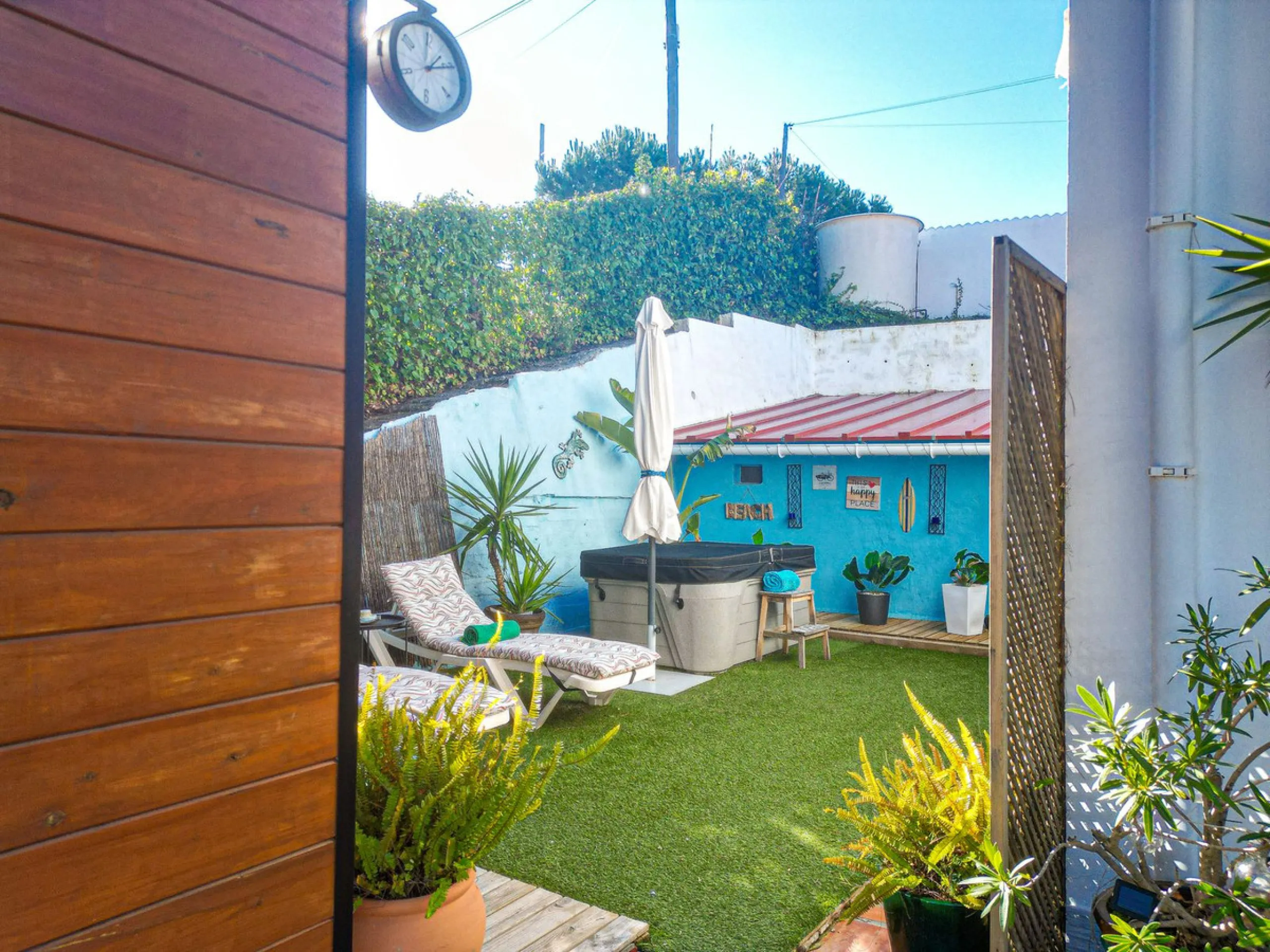 Beautiful Country House with Separated Apartment and Views of the Villages of Cómpeta and Canillas de Albaida.