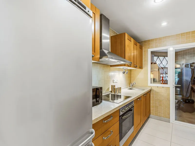 Beautifully maintained and move-in ready, this ground-floor apartment is located in Las Torres de Los Arqueros, one of the most established and well-kept communities within Los Arqueros.
