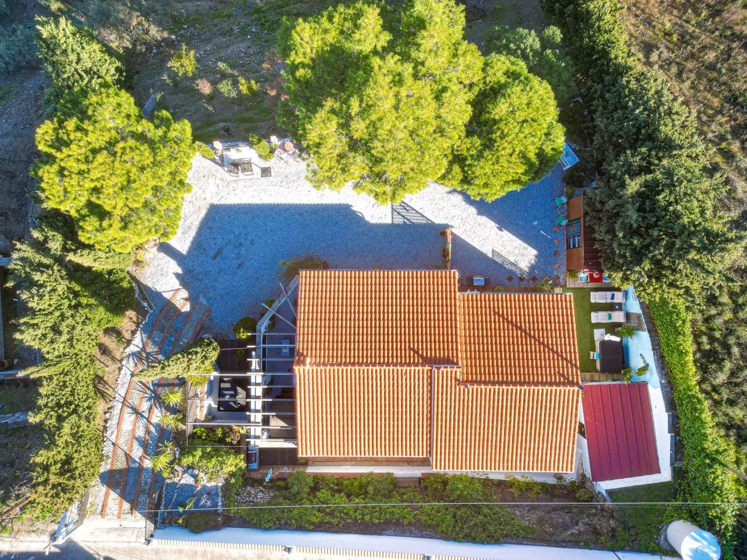 Beautiful Country House with Separated Apartment and Views of the Villages of Cómpeta and Canillas de Albaida.