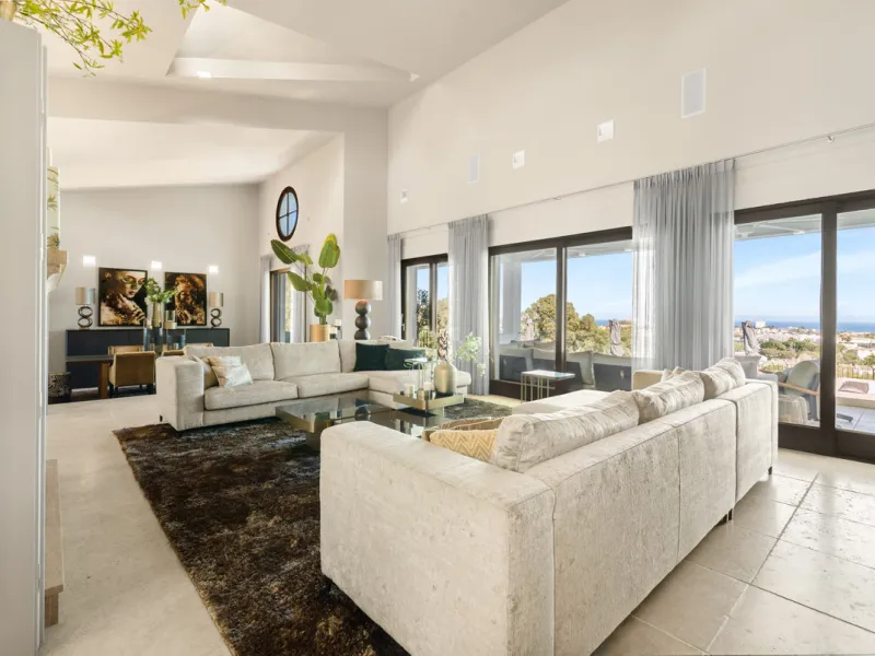 This magnificent luxury villa, situated in the prestigious El Herrojo Alto, features seven expansive bedrooms and eight beautifully appointed bathrooms. The property is set on a large plot, offering breathtaking panoramic views of both the sea and the ico