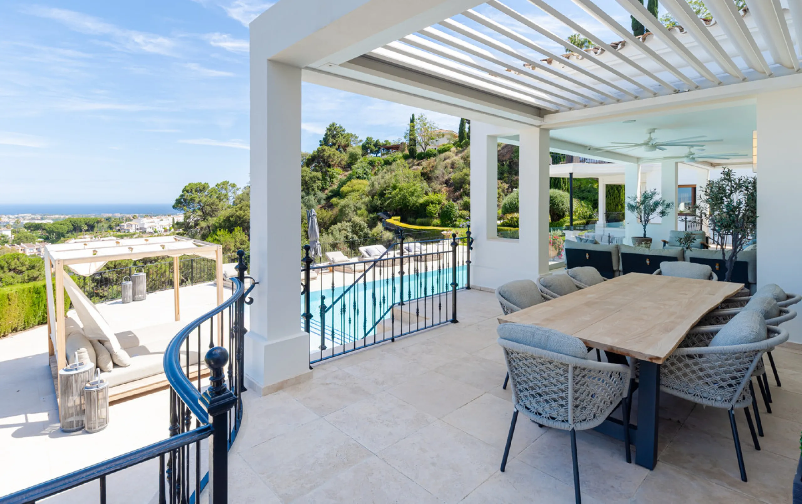 House - Detached Villa в продаже в Benahavís, Málaga. В доме 7 спален и 8 ванных комнат. Площадь дома 1014 м². Площадь участка 10100 м²