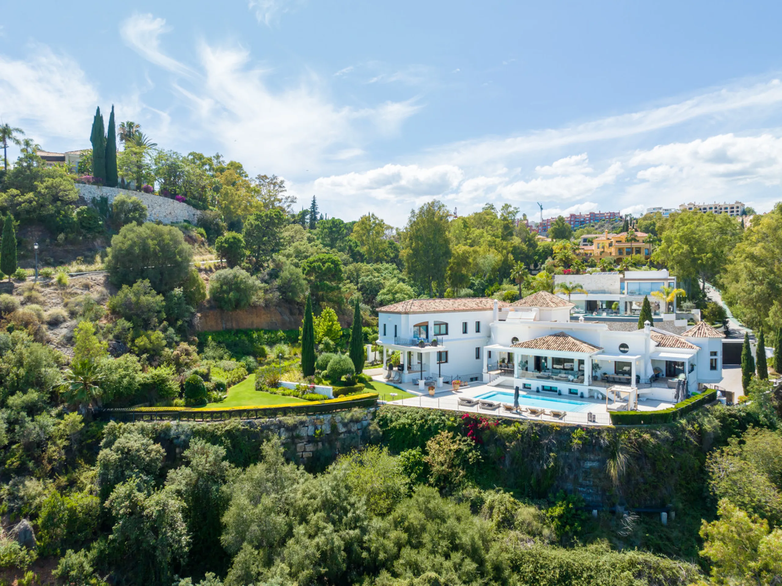 House - Detached Villa в продаже в Benahavís, Málaga. В доме 7 спален и 8 ванных комнат. Площадь дома 1014 м². Площадь участка 10100 м²