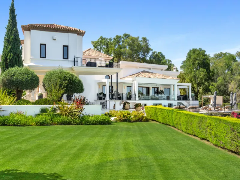 House - Detached Villa в продаже в Benahavís, Málaga. В доме 7 спален и 8 ванных комнат. Площадь дома 1014 м². Площадь участка 10100 м²