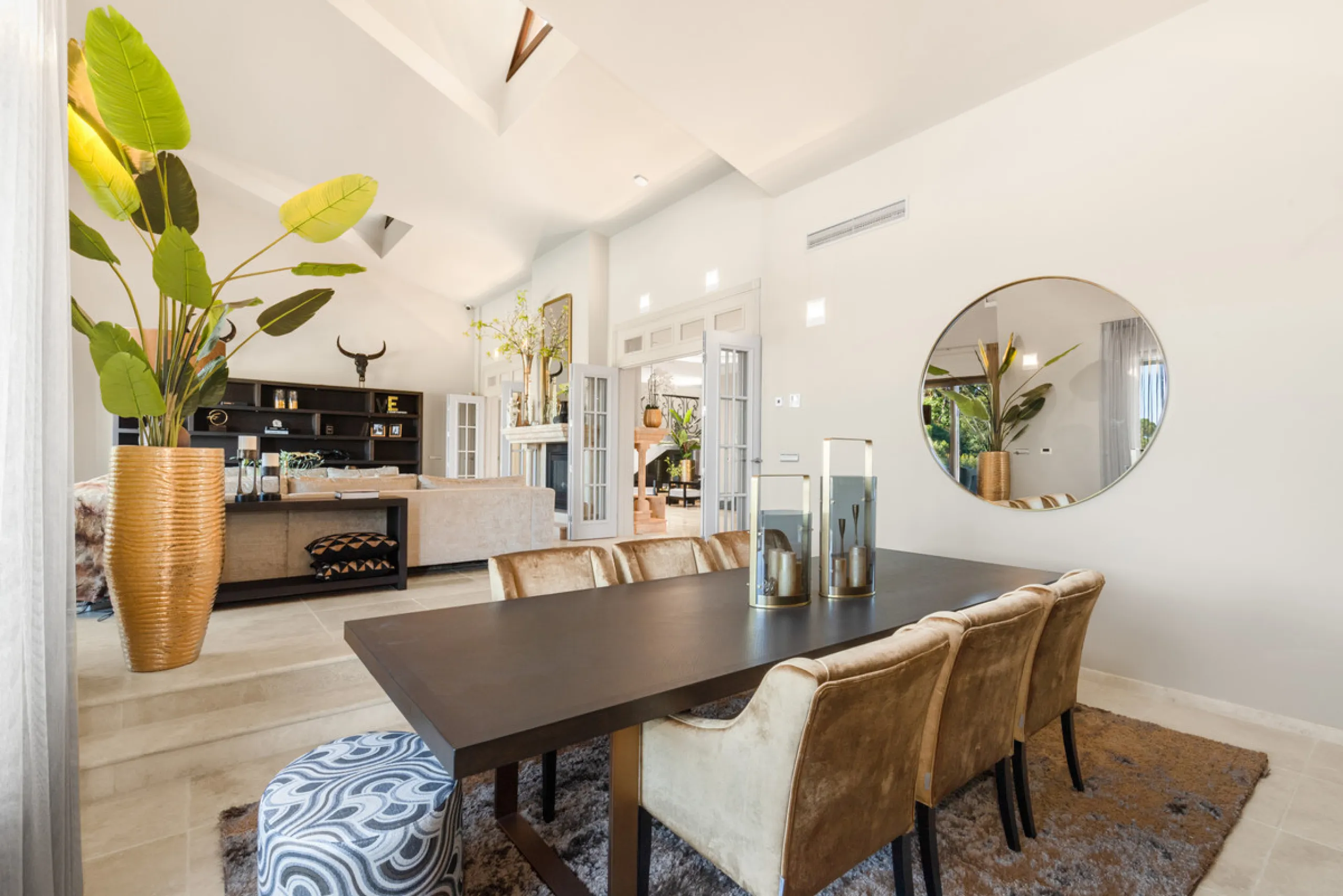 House - Detached Villa в продаже в Benahavís, Málaga. В доме 7 спален и 8 ванных комнат. Площадь дома 1014 м². Площадь участка 10100 м²