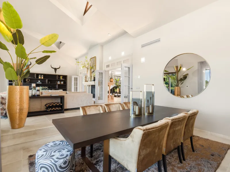 House - Detached Villa в продаже в Benahavís, Málaga. В доме 7 спален и 8 ванных комнат. Площадь дома 1014 м². Площадь участка 10100 м²