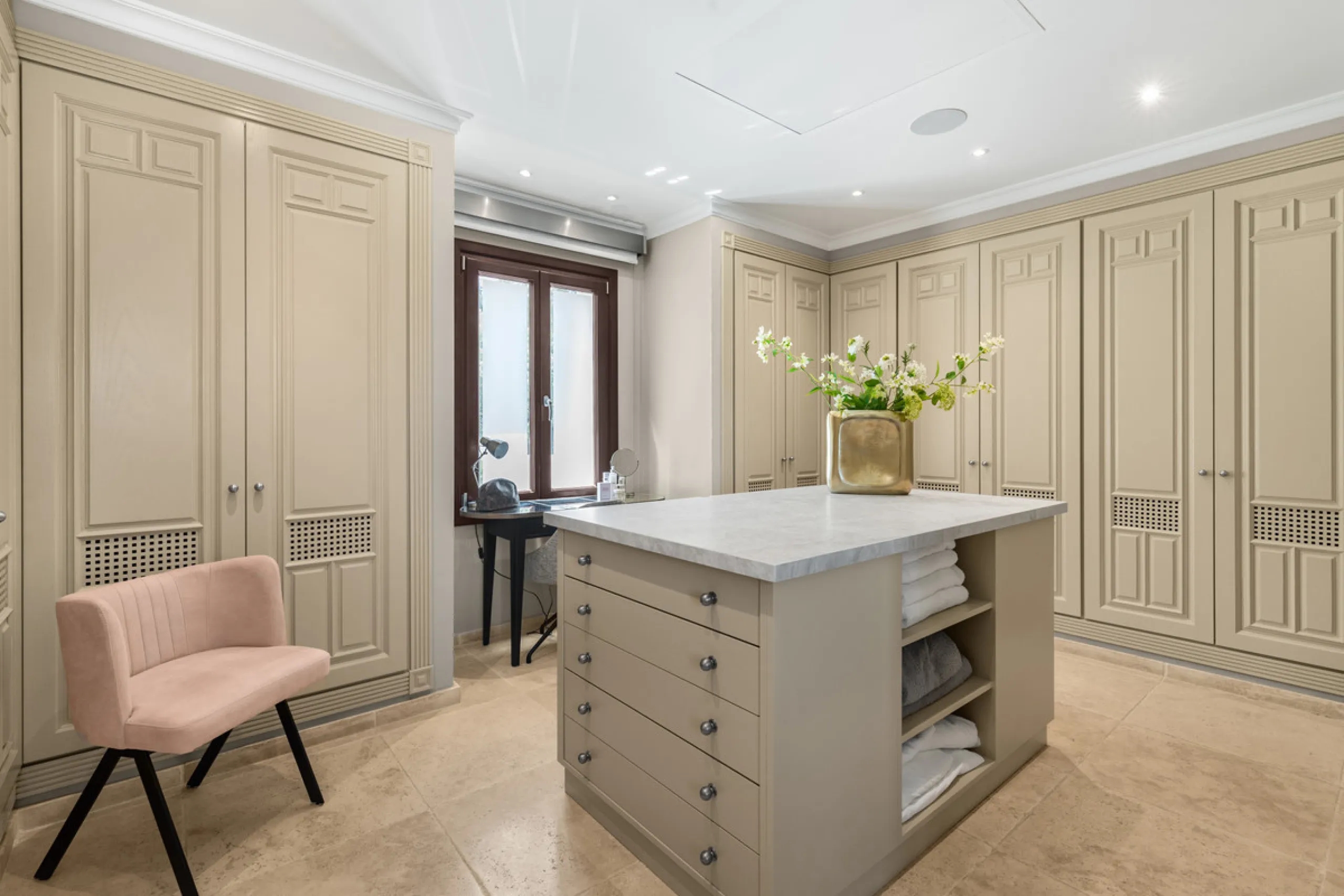 House - Detached Villa в продаже в Benahavís, Málaga. В доме 7 спален и 8 ванных комнат. Площадь дома 1014 м². Площадь участка 10100 м²