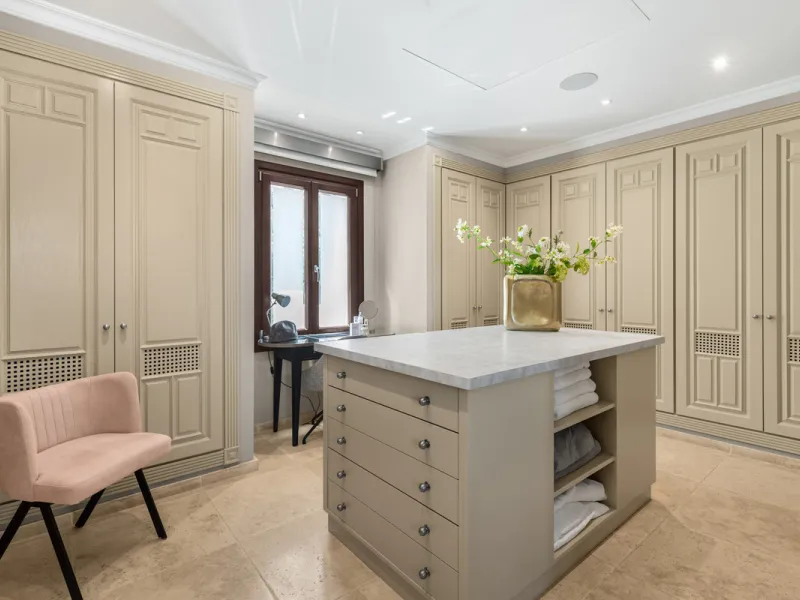 House - Detached Villa в продаже в Benahavís, Málaga. В доме 7 спален и 8 ванных комнат. Площадь дома 1014 м². Площадь участка 10100 м²