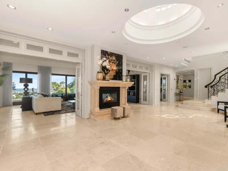 House - Detached Villa в продаже в Benahavís, Málaga. В доме 7 спален и 8 ванных комнат. Площадь дома 1014 м². Площадь участка 10100 м²