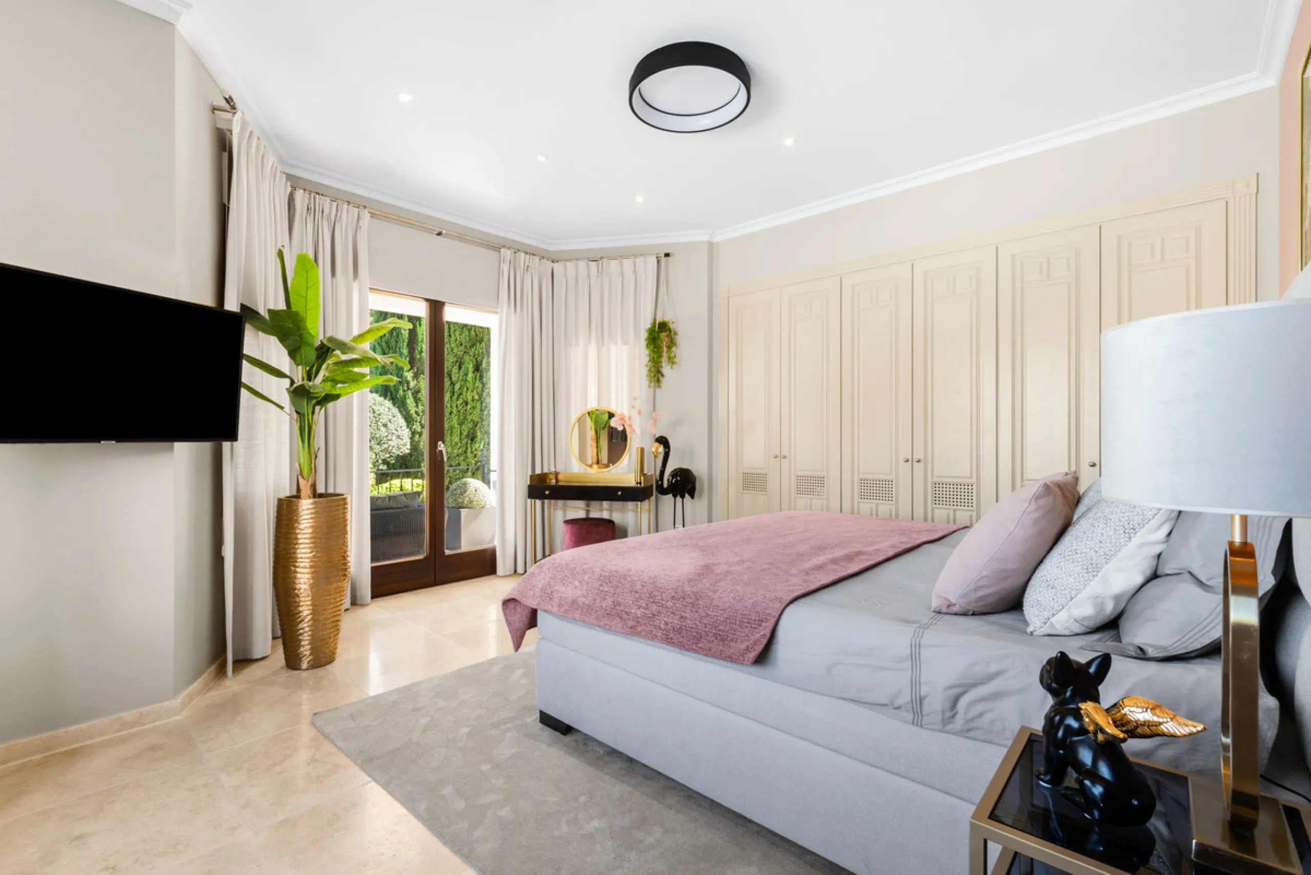 House - Detached Villa в продаже в Benahavís, Málaga. В доме 7 спален и 8 ванных комнат. Площадь дома 1014 м². Площадь участка 10100 м²