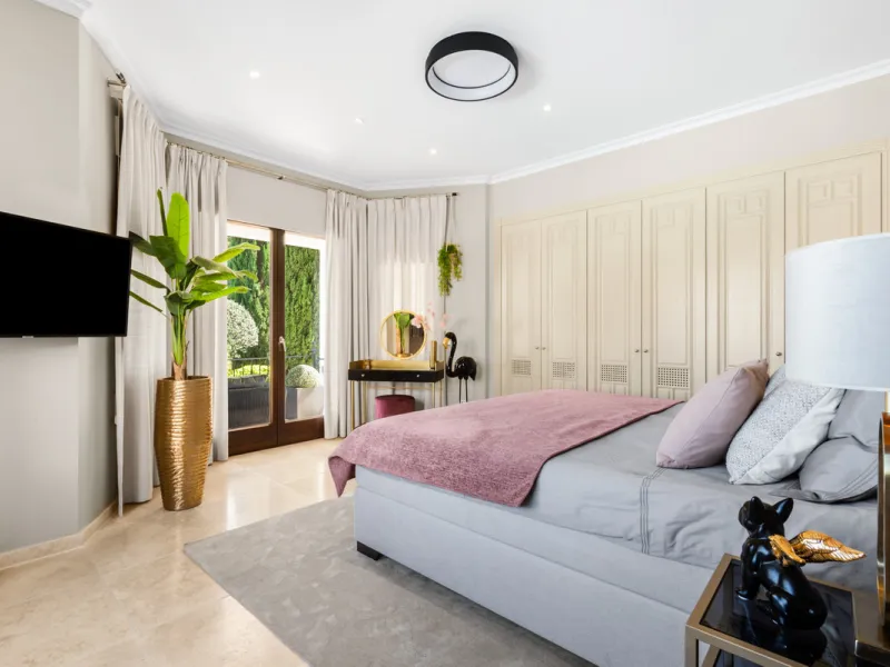 House - Detached Villa в продаже в Benahavís, Málaga. В доме 7 спален и 8 ванных комнат. Площадь дома 1014 м². Площадь участка 10100 м²