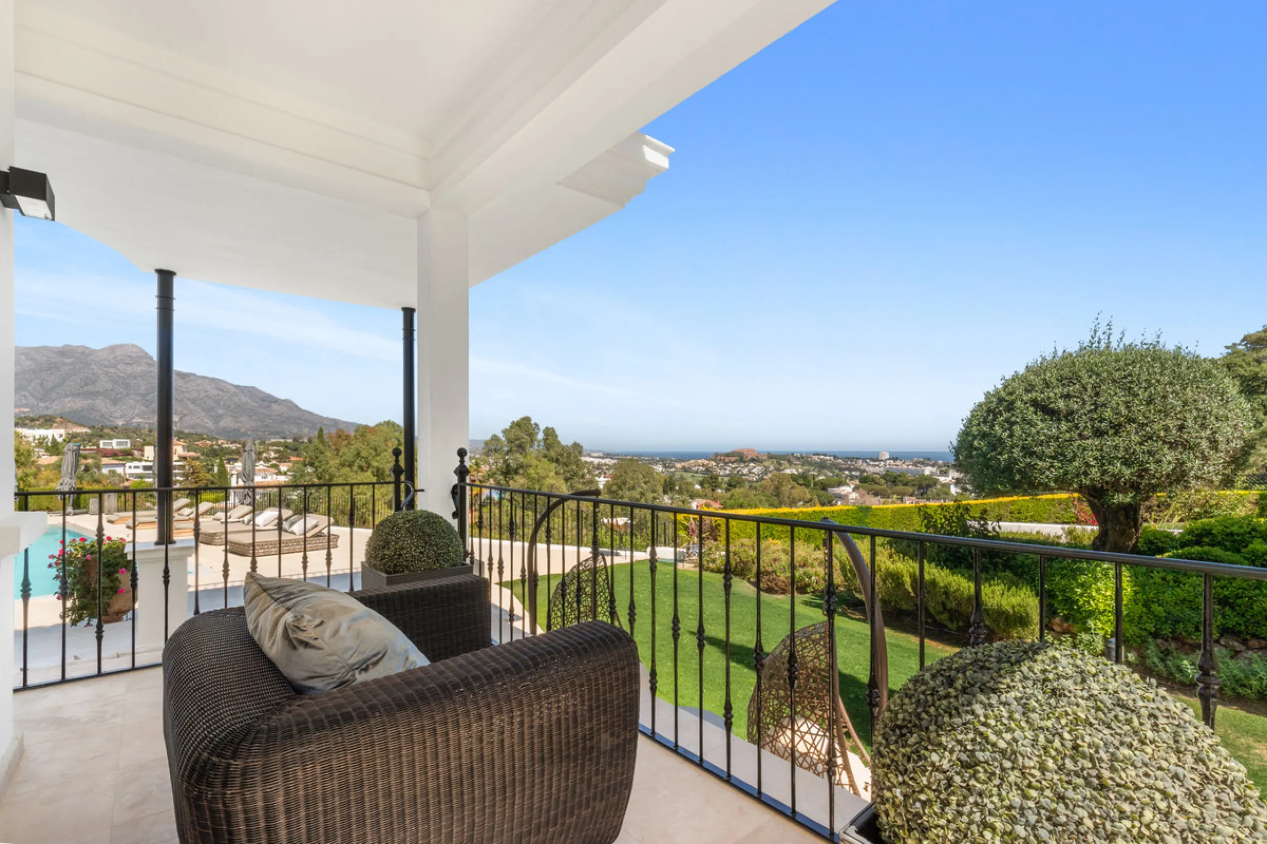 House - Detached Villa в продаже в Benahavís, Málaga. В доме 7 спален и 8 ванных комнат. Площадь дома 1014 м². Площадь участка 10100 м²