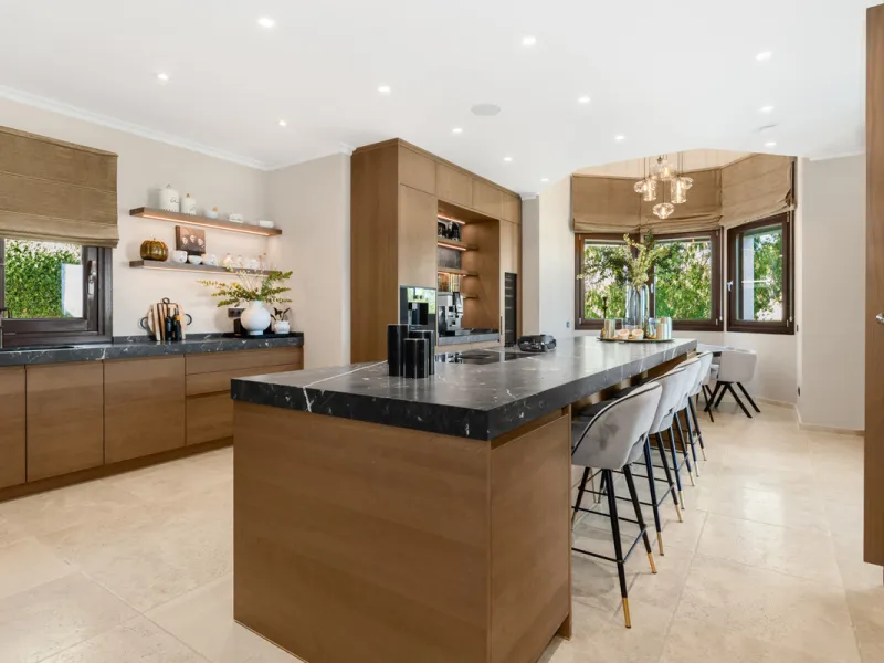 House - Detached Villa в продаже в Benahavís, Málaga. В доме 7 спален и 8 ванных комнат. Площадь дома 1014 м². Площадь участка 10100 м²