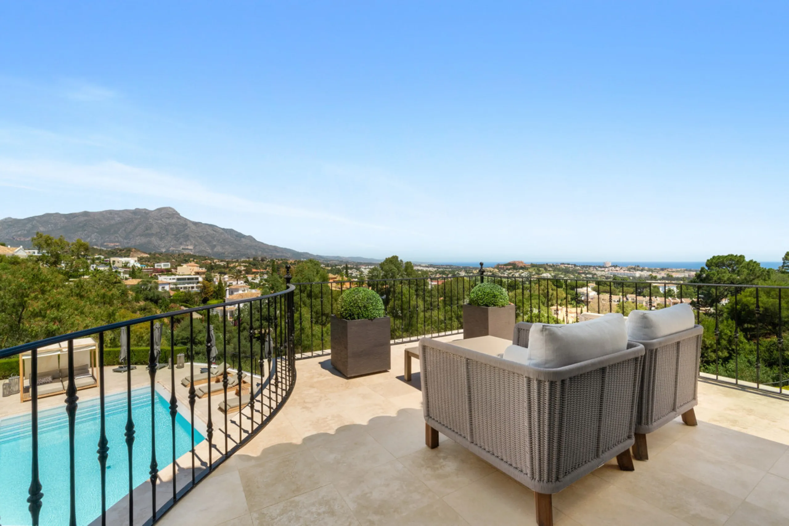 House - Detached Villa в продаже в Benahavís, Málaga. В доме 7 спален и 8 ванных комнат. Площадь дома 1014 м². Площадь участка 10100 м²